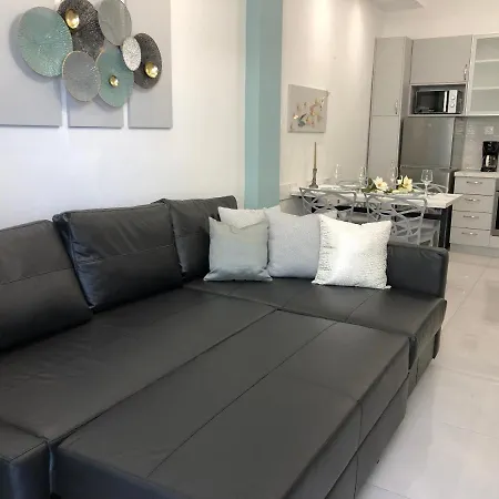 Crystal Blue Apartment *